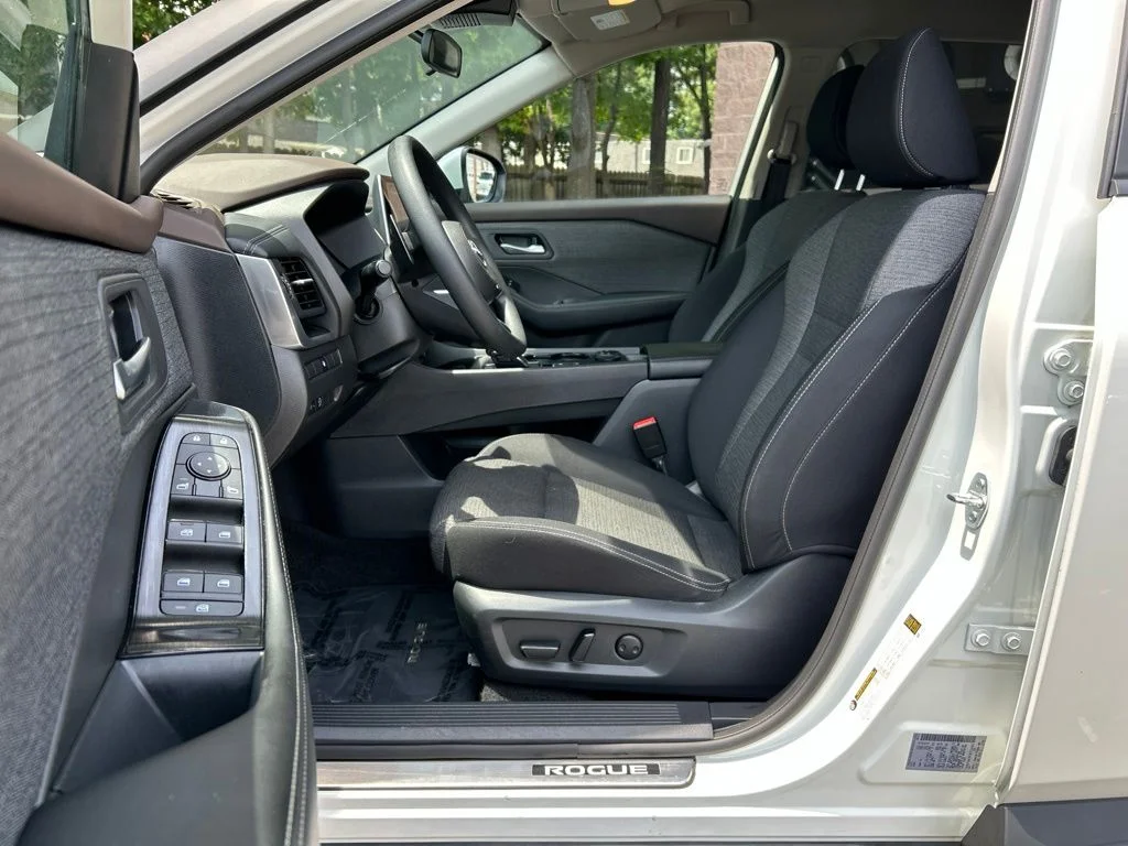Used 2023 White Nissan SV image 14