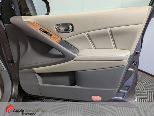 Used 2013 Brown Nissan LE image 54