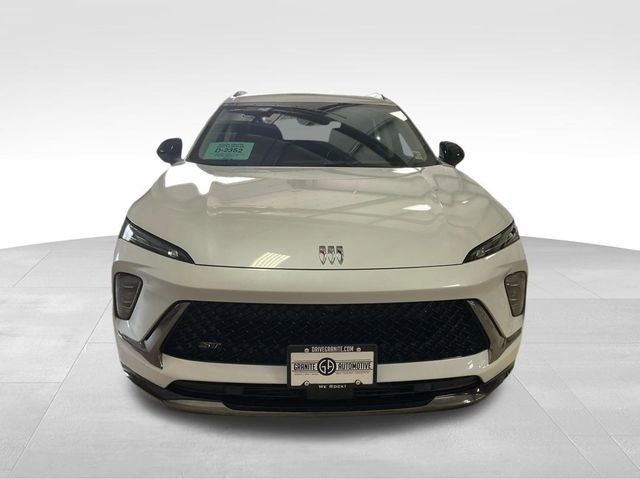 2025 Buick Envision Sport Touring photo 2