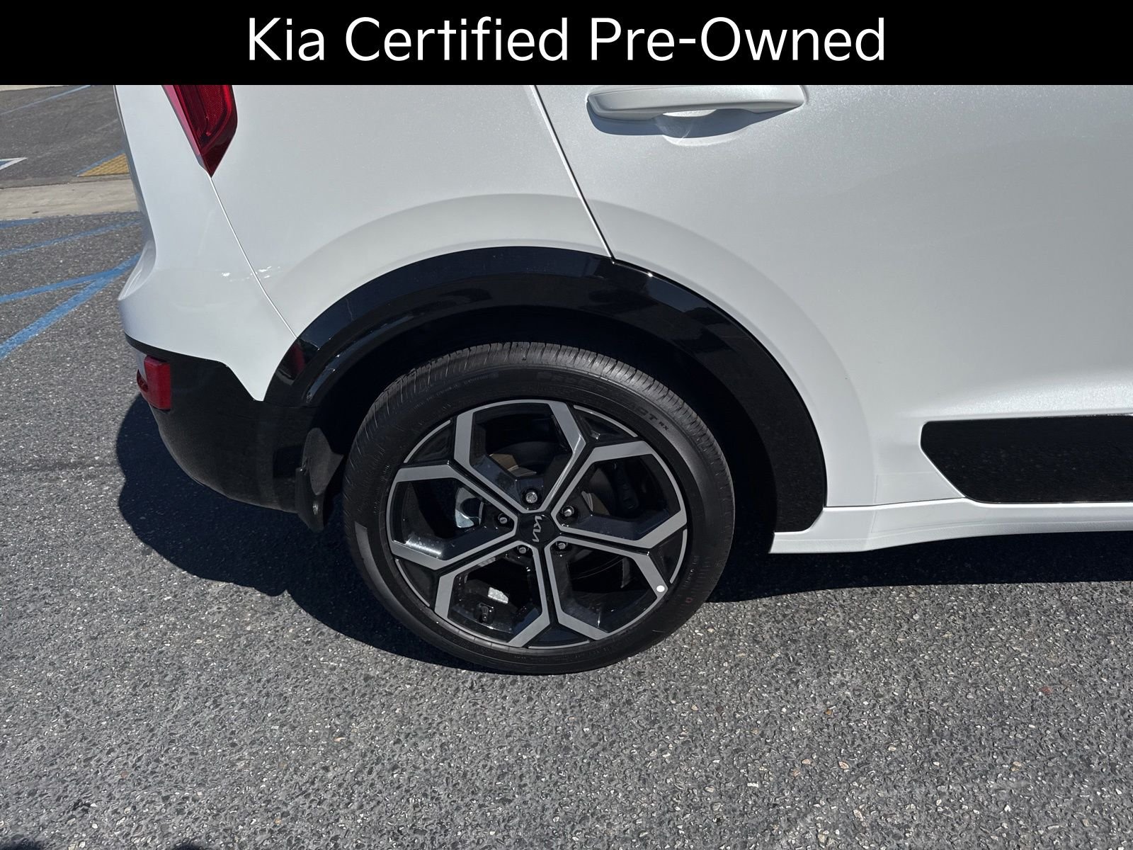 2025 Kia Niro EX Touring - Photo 8