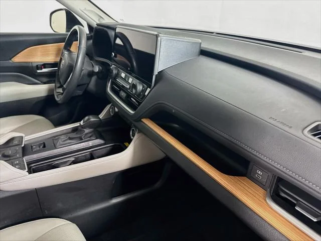 Certified Used 2024 WIND CHILL PEARL Toyota  image 28