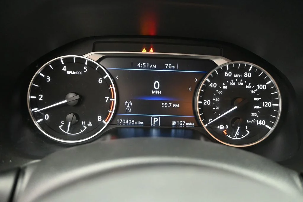 Used 2022 Silver Nissan 2.5 SV image 19