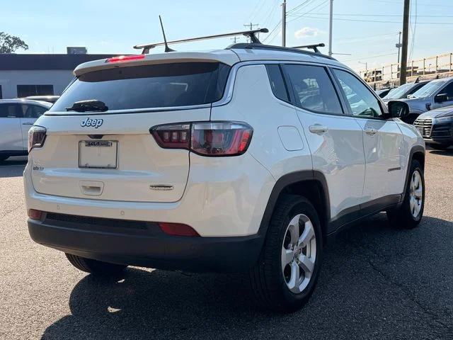 Used 2019 White Jeep Latitude image 5