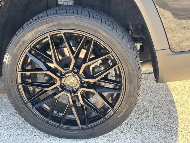 Used 2022 Black Jeep Limited image 7