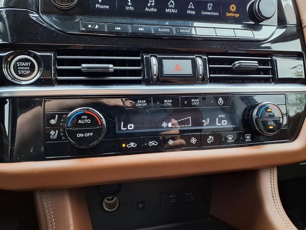Used 2023 Gray Nissan Platinum image 9