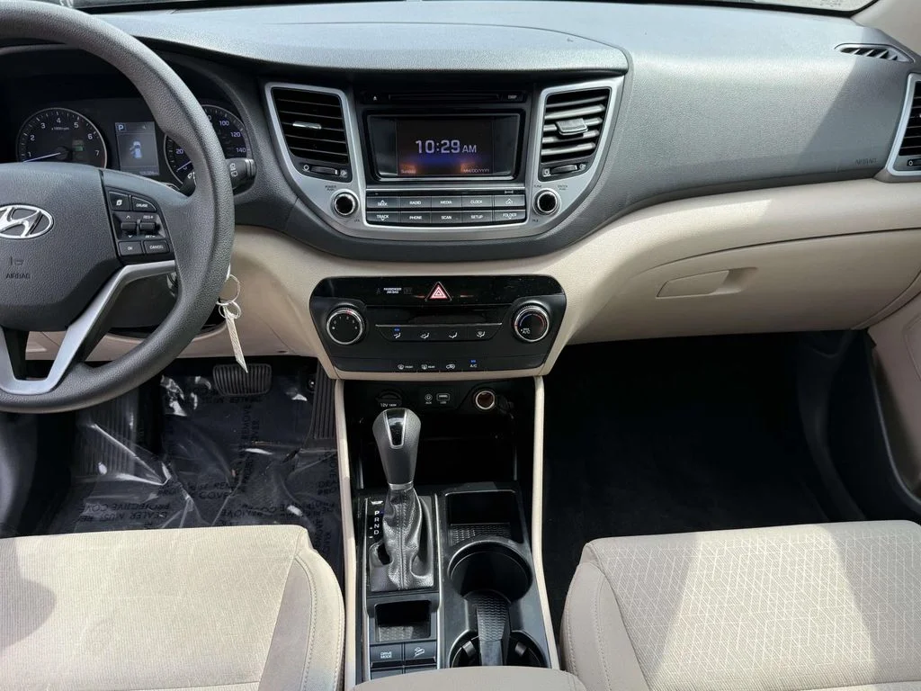 Used 2016 Red Hyundai SE image 17
