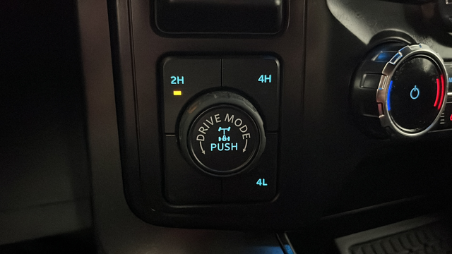 Used 2024 Agate Black Metallic Ford XLT image 29