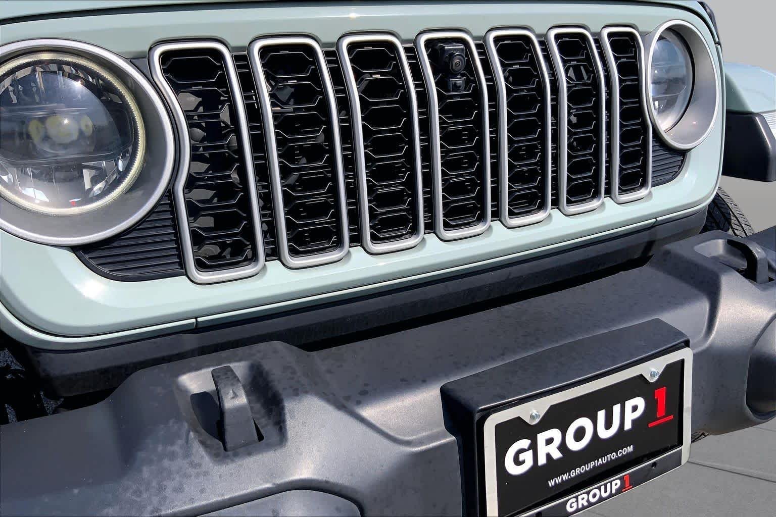 Used 2024 Earl Clearcoat Jeep Sahara image 29