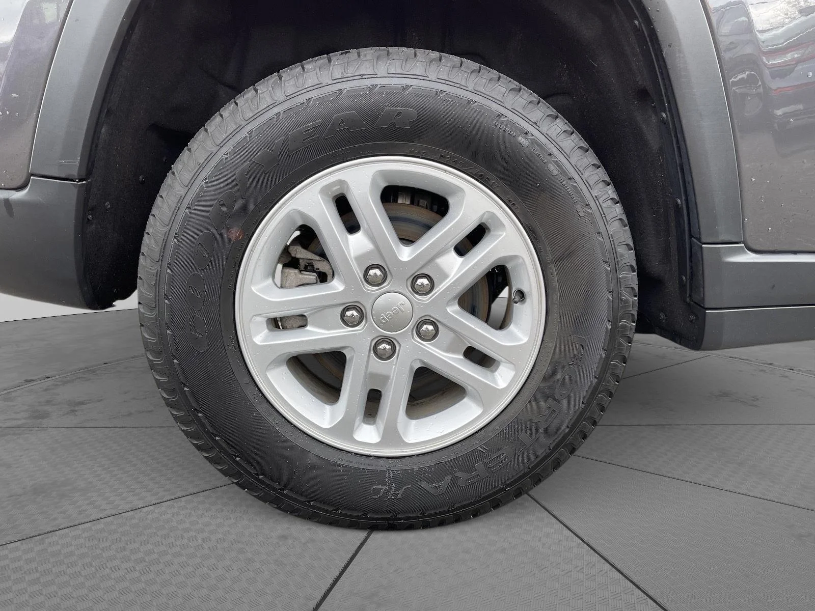 Used 2023 Baltic Gray Metallic Clearcoat Jeep Laredo image 21