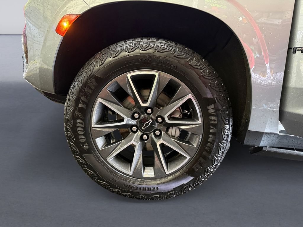 Used 2024 Gray Chevrolet Z71 image 10