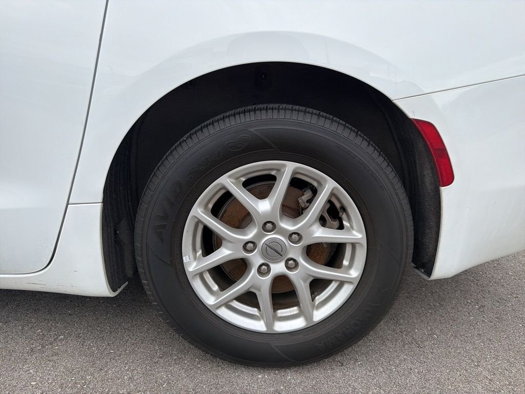 Used 2023 White Chrysler LX image 21