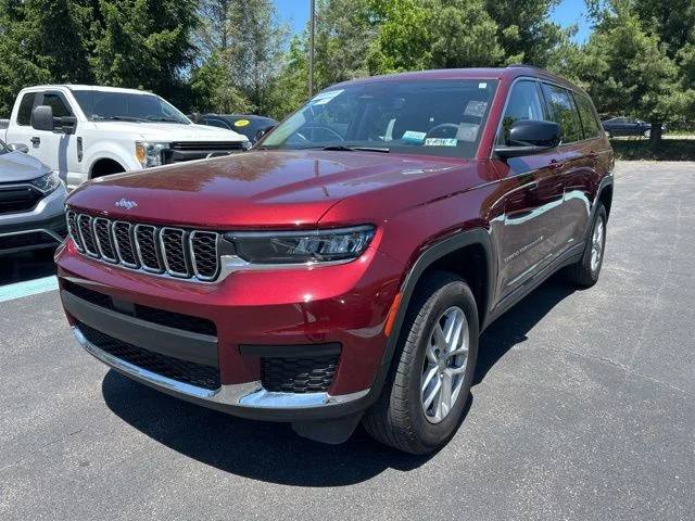 2023 Jeep Grand Cherokee L Laredo 4x4's photo