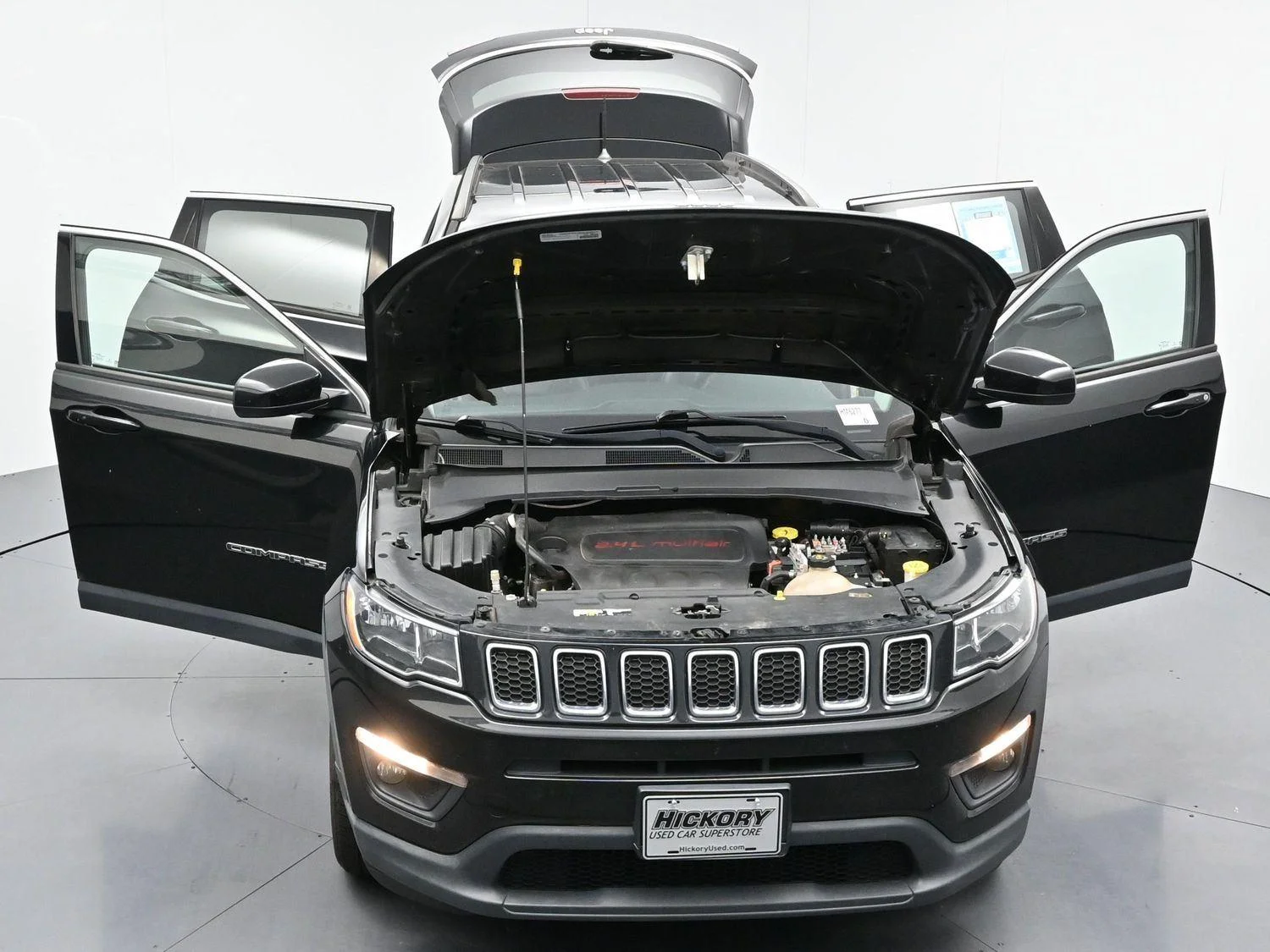 Used 2018 Diamond Black Crystal Pearlcoat Jeep Latitude image 40