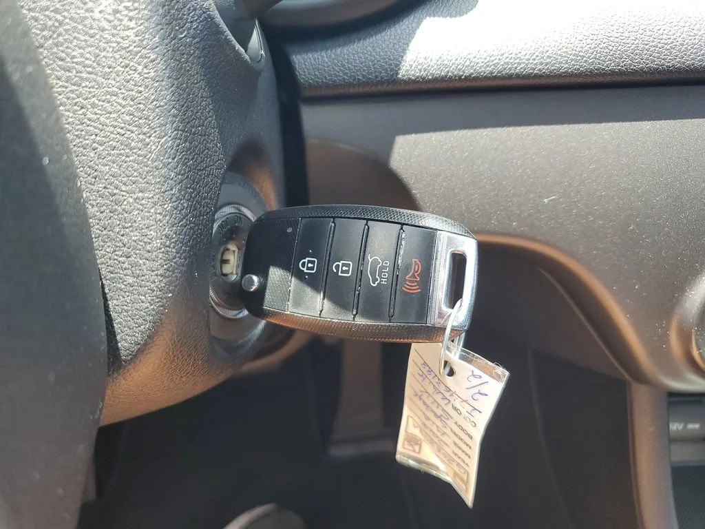Used 2018 White Kia LX image 26