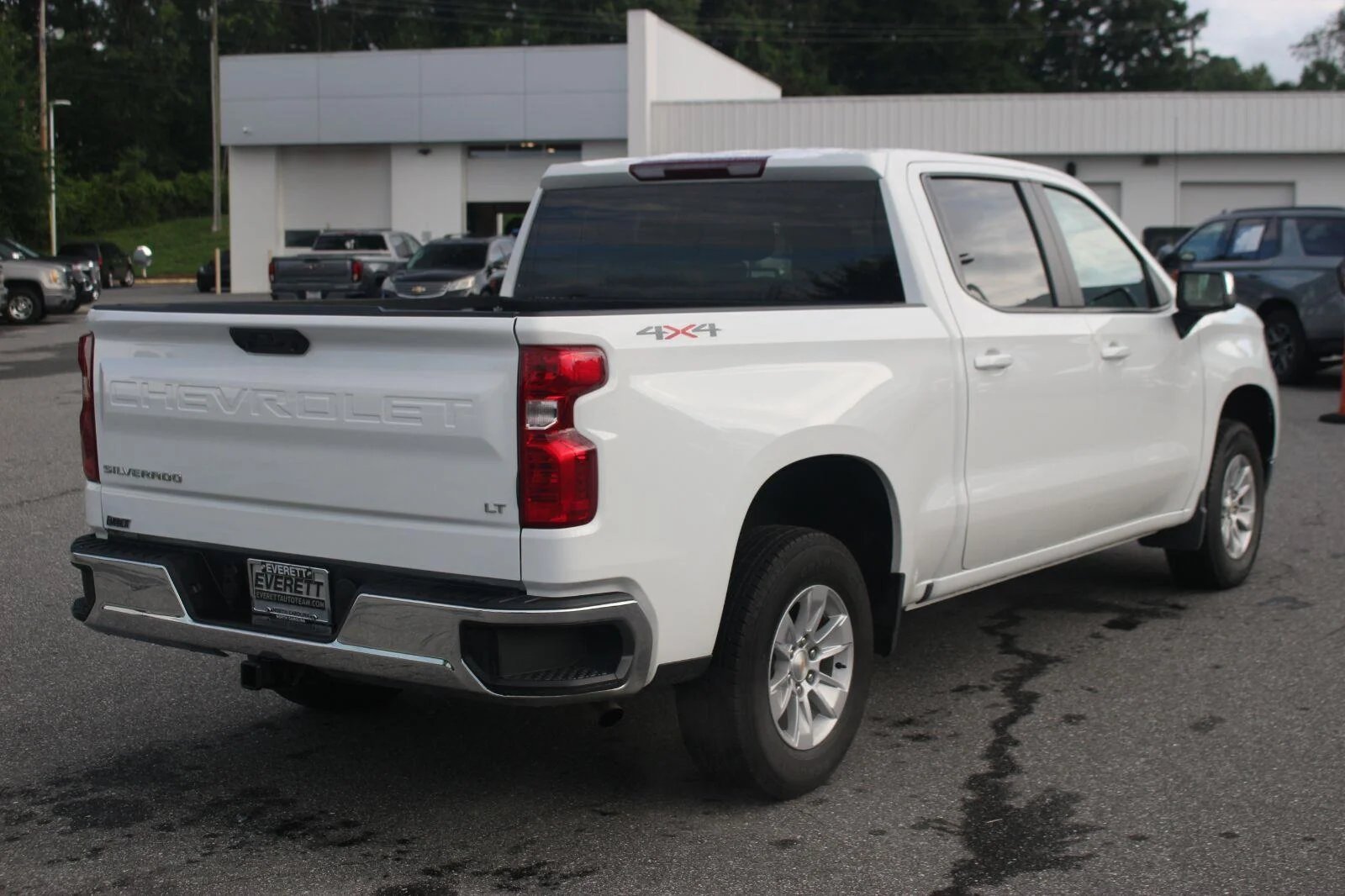 Used 2025 Summit White Chevrolet LT image 7