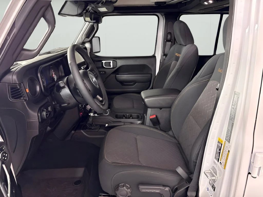 Used 2025 White Jeep Mojave 4x4 image 28