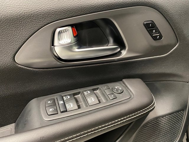 2026 Chrysler Pacifica Select - Photo 11