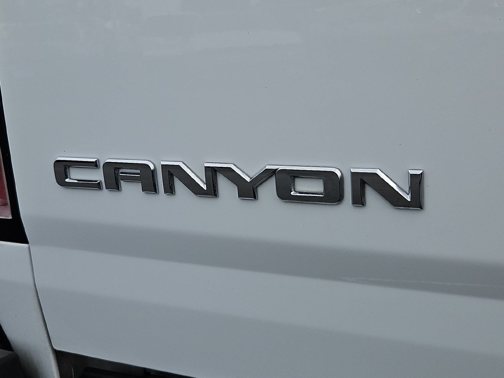 Used 2018 Summit White GMC Denali image 26