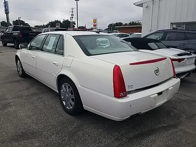 Used 2006 White Cadillac Base image 17