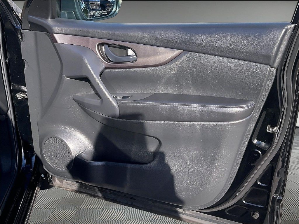 Used 2019 Black Nissan S image 12