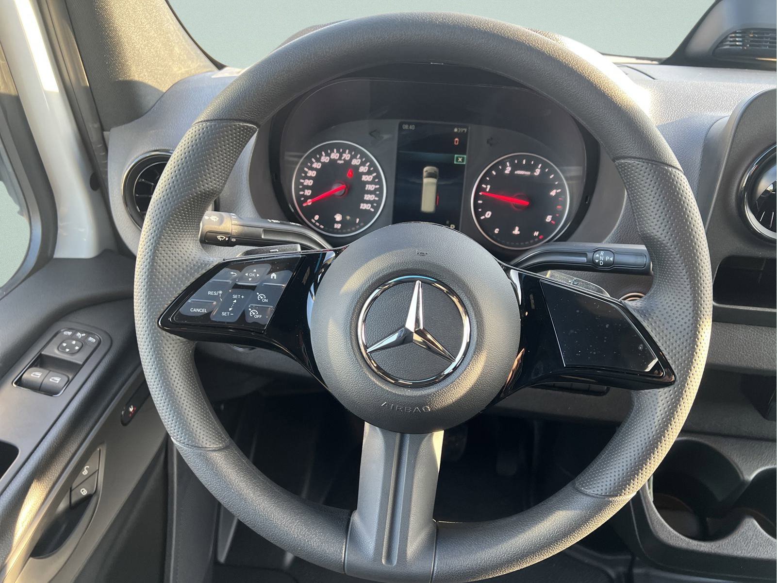 New 2025 Arctic+White Mercedes-Benz  image 14