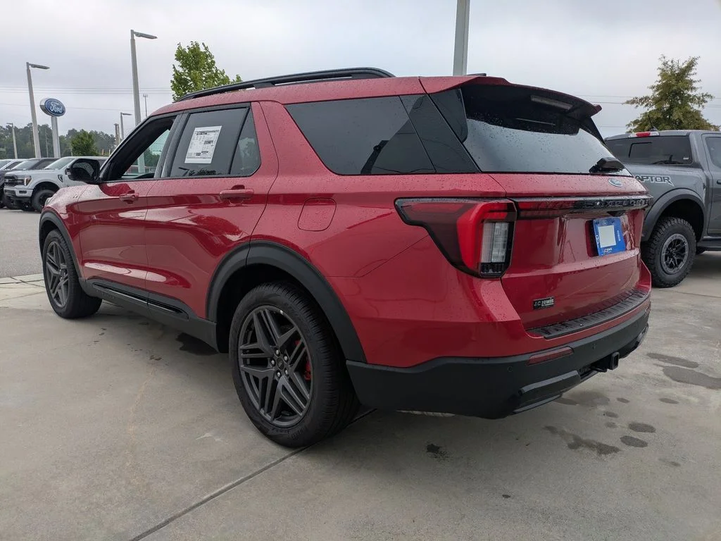 New 2026 Rapid Red Metallic Tinted Clearcoat Ford ST-Line image 6