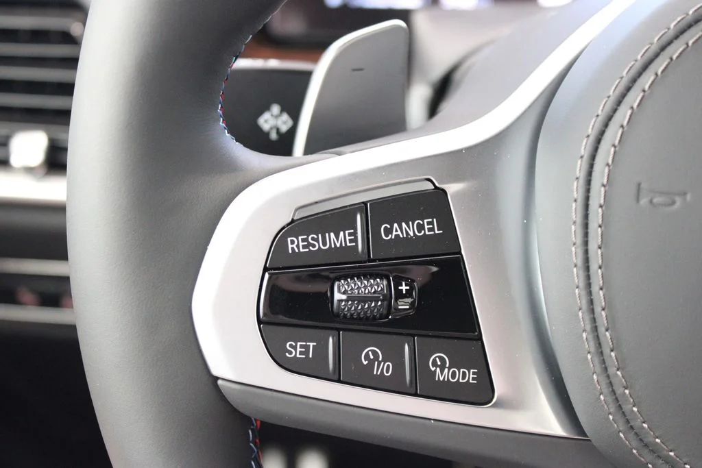 Used 2025 Blue Metallic BMW M60i image 28