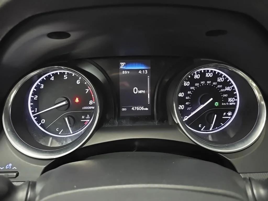 Used 2020 White Toyota LE image 21