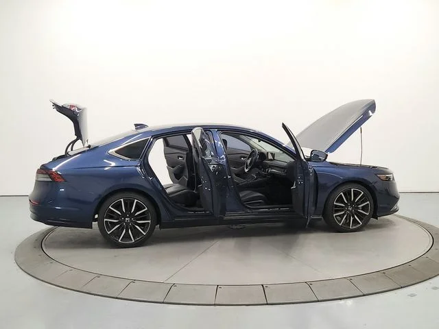 Used 2024  Honda Touring image 15