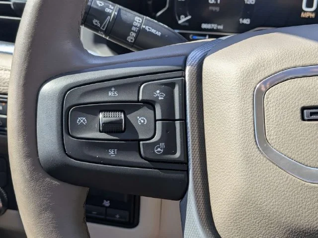 Used 2022 WHITE FROST TRICOAT GMC Denali image 27