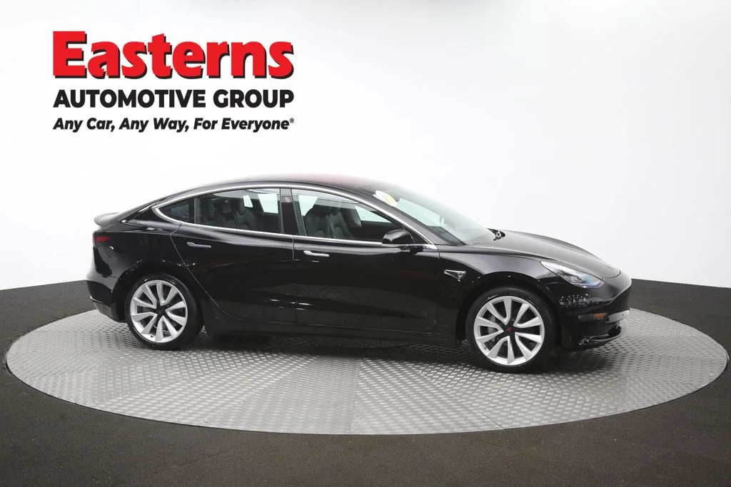 Used 2018 Black Tesla Mid Range image 41