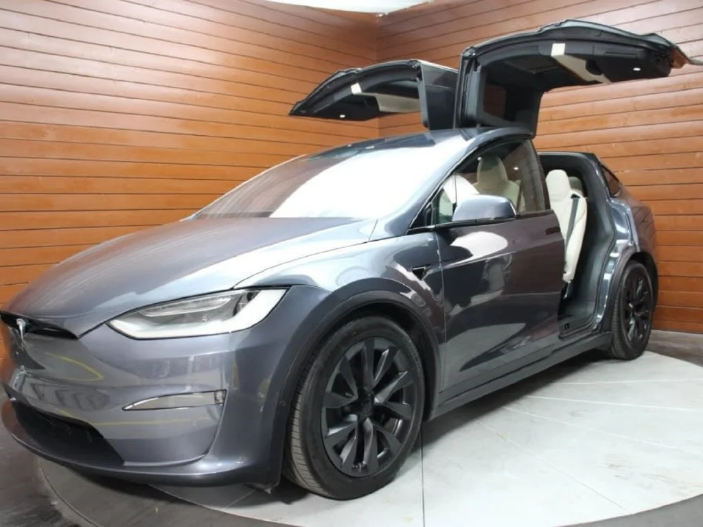 Used 2022  Tesla Base image 35