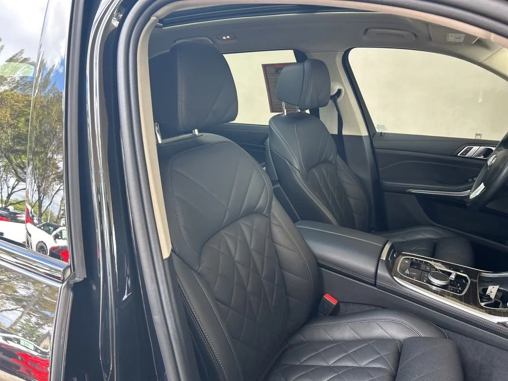 Used 2024 Black BMW xDrive40i image 29