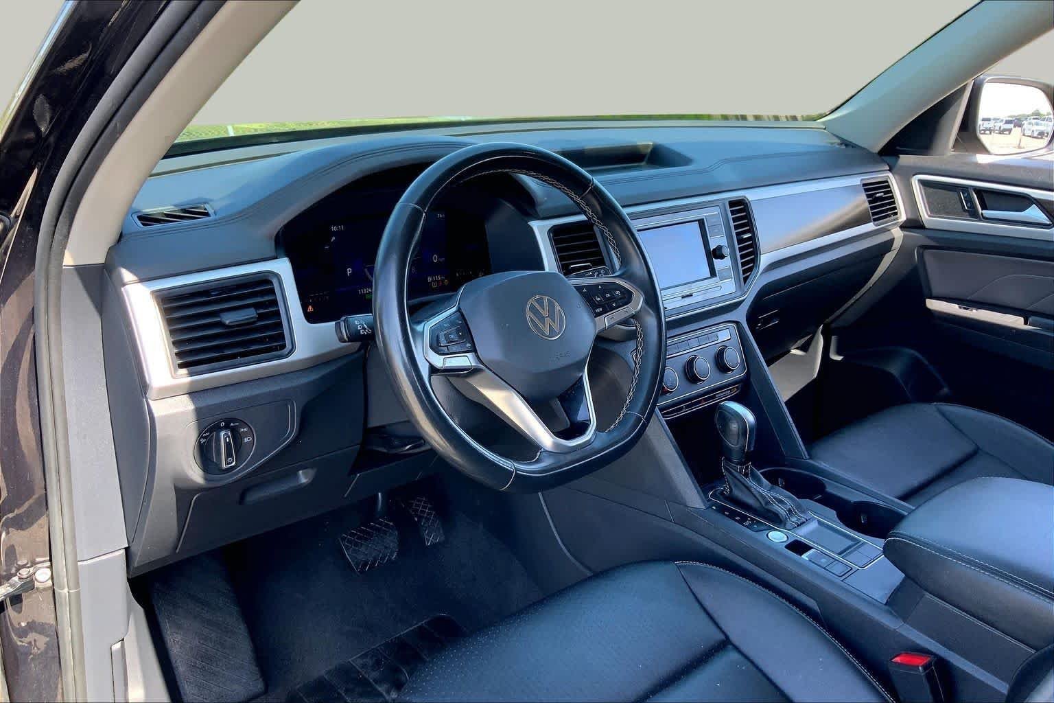 Used 2022 DEEP BLACK PEARL EFFECT Volkswagen 2.0T SE image 17