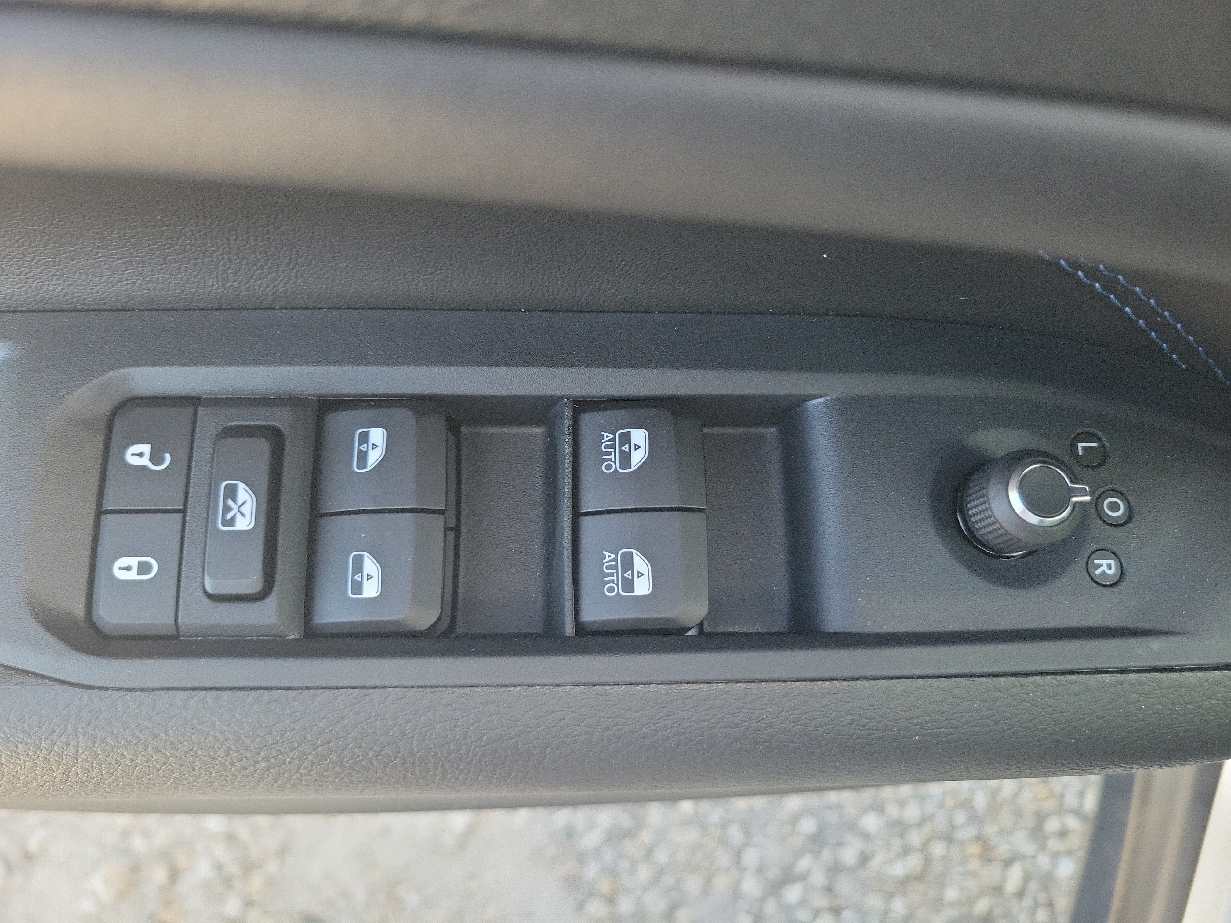 New 2026 Bright White Clearcoat Jeep Latitude Altitude image 23
