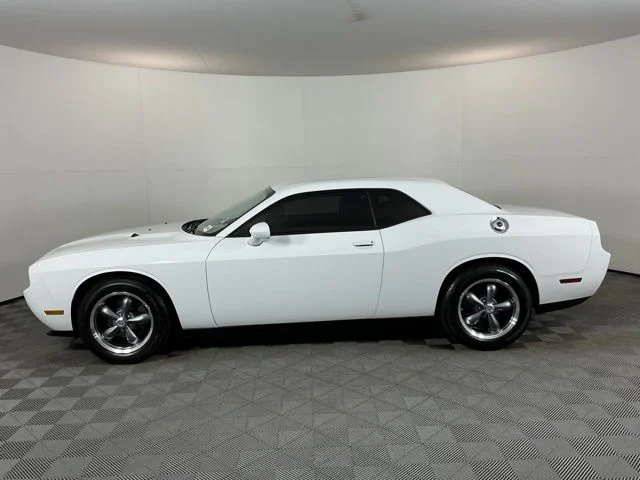 Used 2013 Bright White Dodge SXT image 8