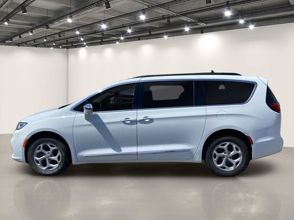 Used 2022 Bright White Clearcoat Chrysler Limited image 4