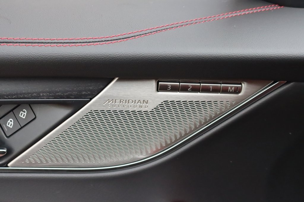 2025 JAGUAR F-PACE - Image 11