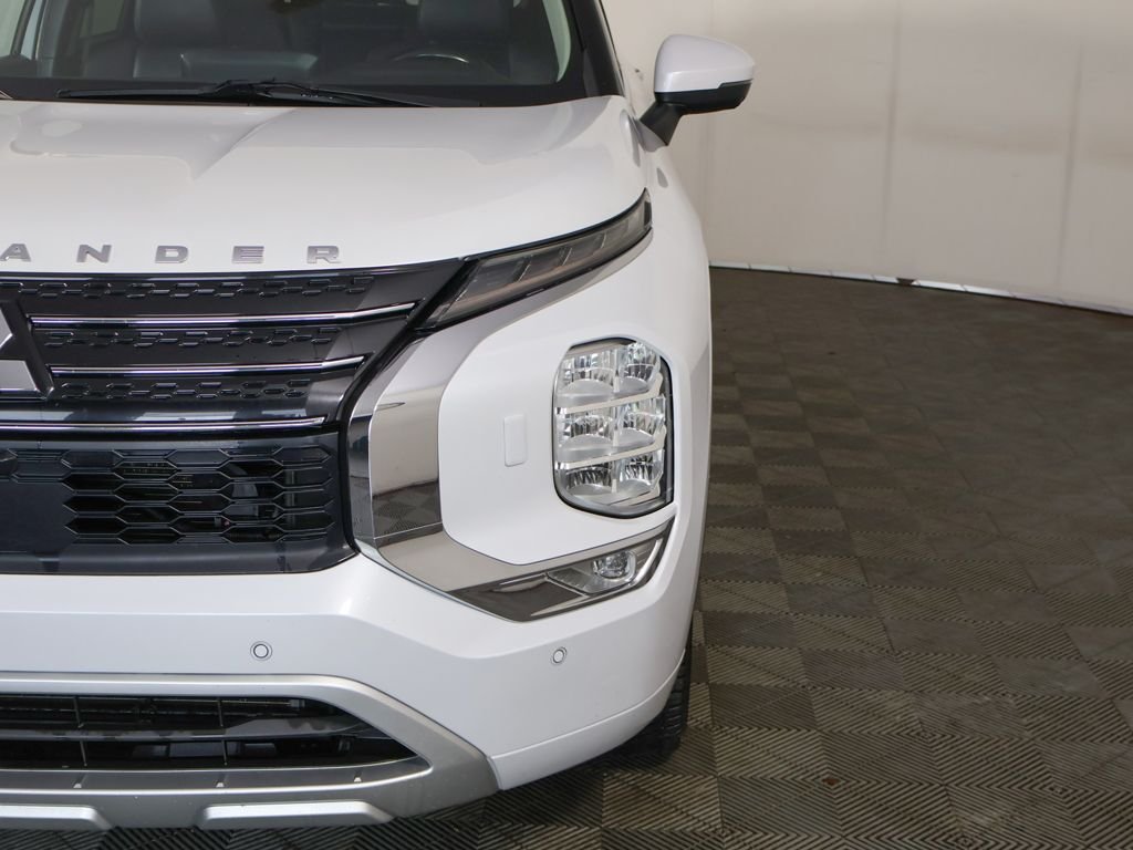 Used 2022 White Mitsubishi SEL image 17