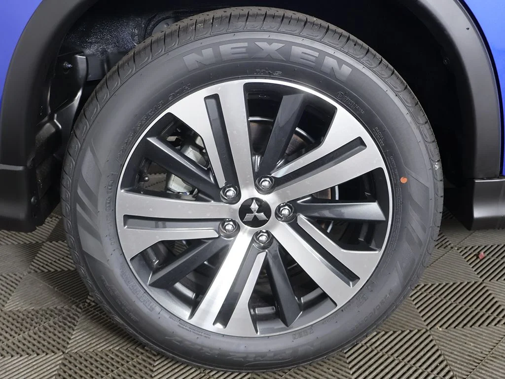 New 2026 Blue Mitsubishi 2.0 ES image 17