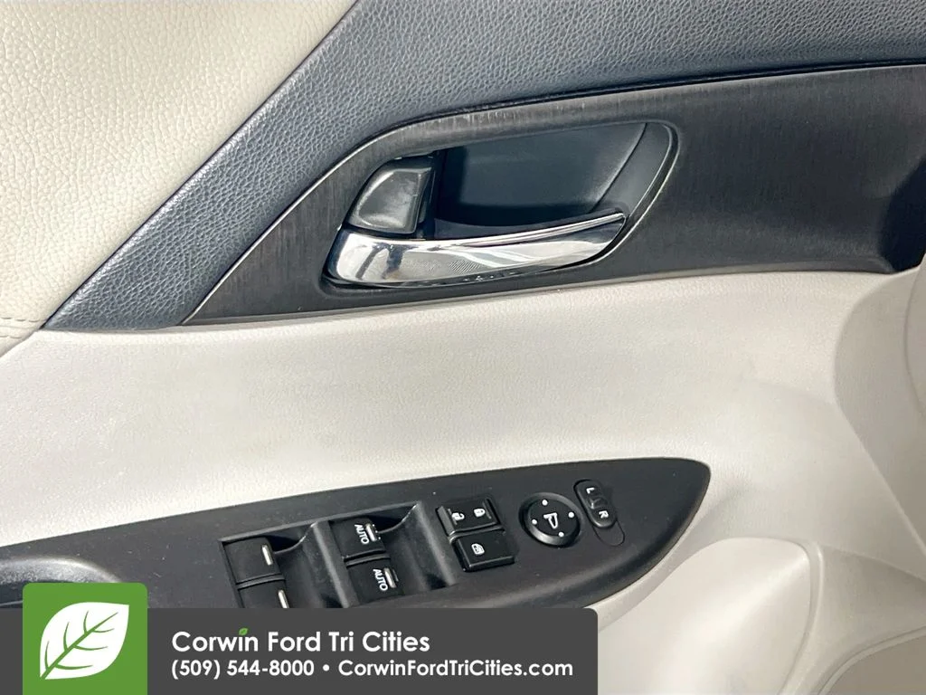 Used 2013  Honda EX image 12