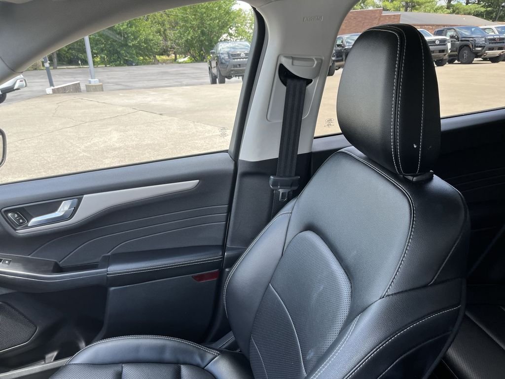 Used 2022 White Ford SEL image 23