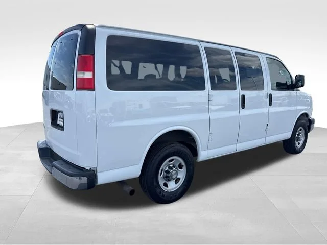 Used 2015 SUMMIT WHITE Chevrolet LT image 6