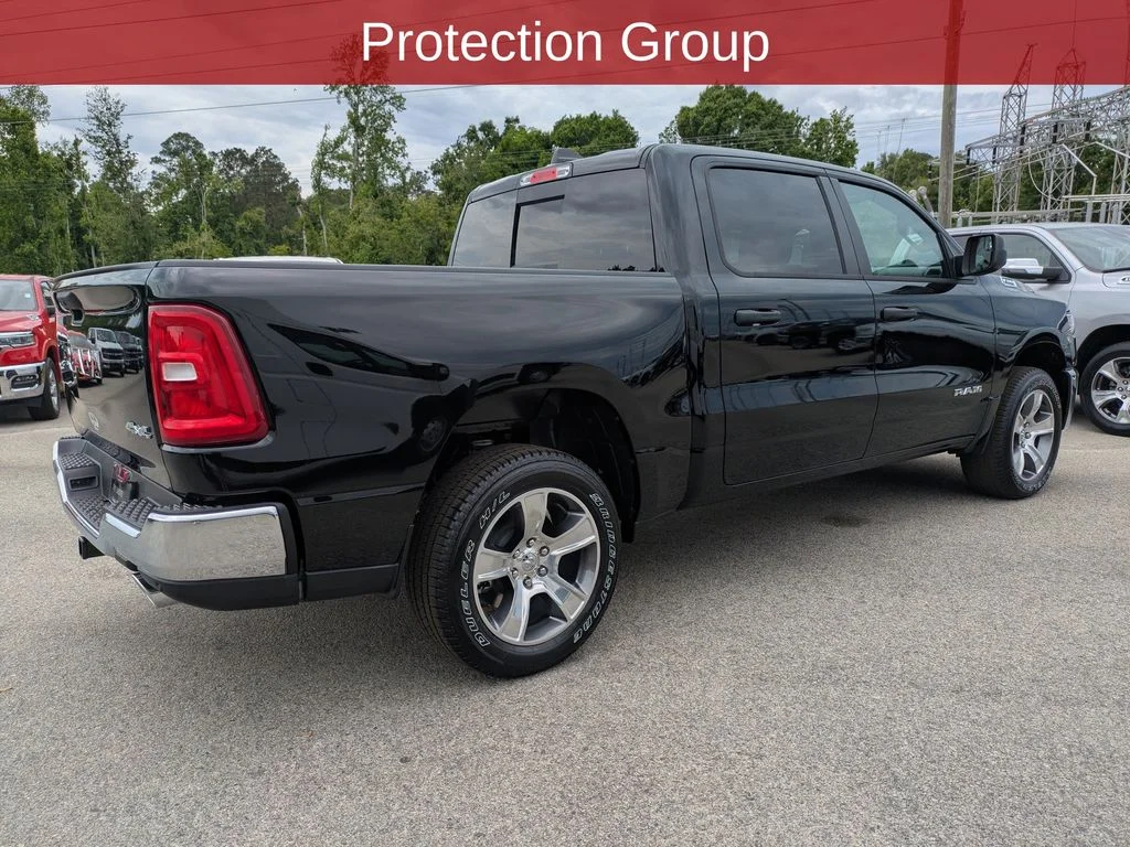 New 2026 Diamond Black Crystal Pearl-Coat Exterior Paint RAM Tradesman image 6