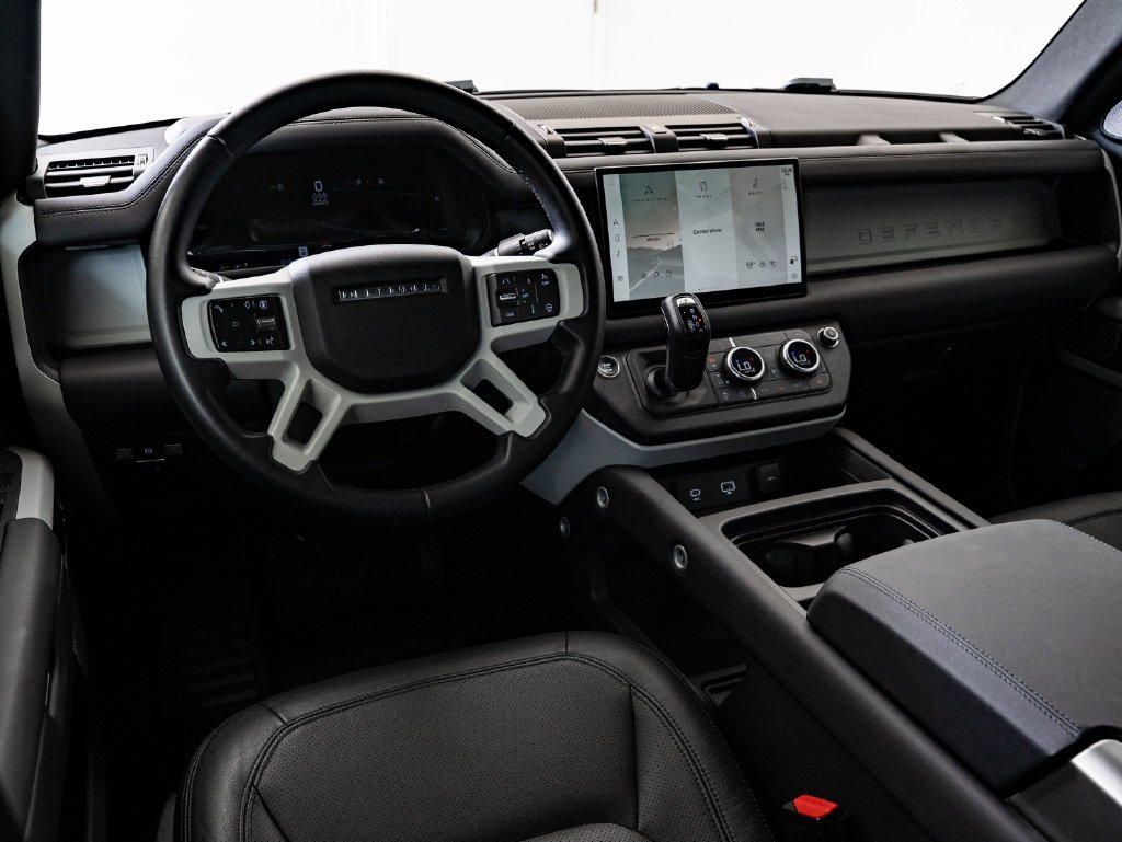 Used 2024 Hakuba Silver Metallic Land Rover S image 4