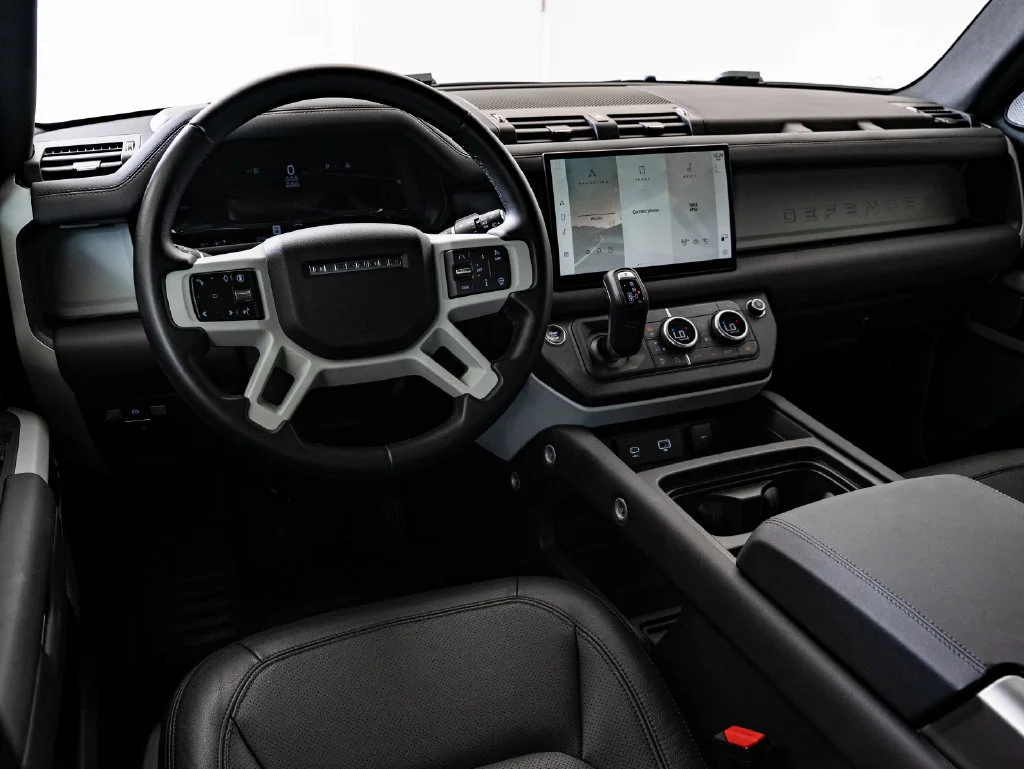 Used 2024 Hakuba Silver Metallic Land Rover S image 4