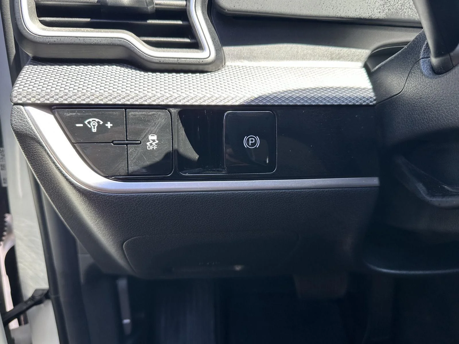 2025 Kia Sportage LX - Photo 17