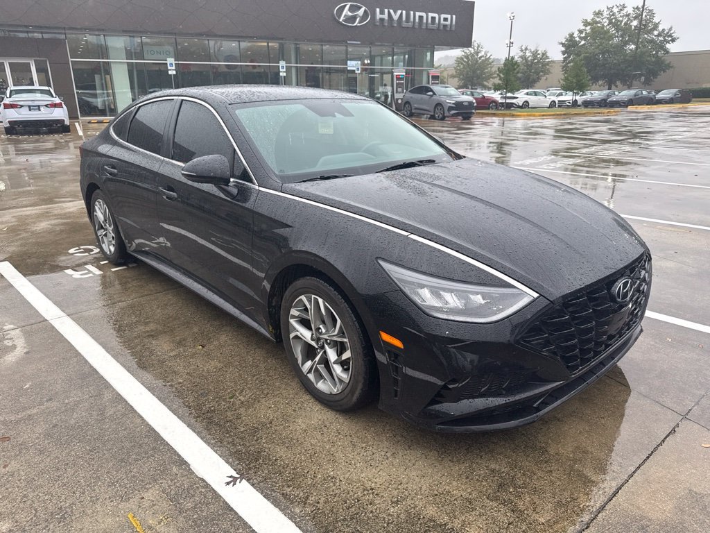 Used 2023 Black Hyundai SEL image 2