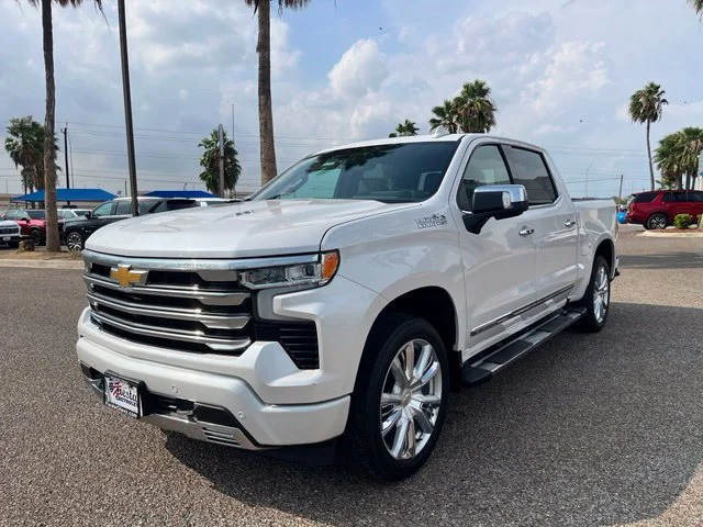 Used 2024 Iridescent Pearl Tricoat Chevrolet High Country image 3