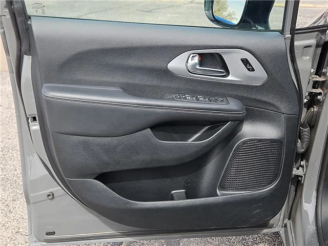 Used 2025 Ceramic Gray Clearcoat Chrysler Limited Front-Wheel Drive Passenger image 14